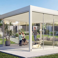 Pergola motorisée autoportante en aluminium pour extérieur, avec toit à lames, porte coulissante en verre, rideaux roulants, imperméable et écologique