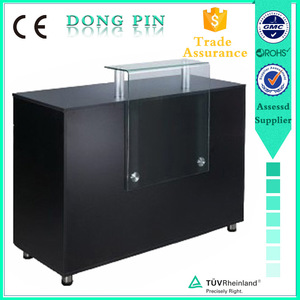 Comptoir de caisse Dongpin Beauty avec armoire de rangement DP-3307, plateau en bois et verre trempé pour magasin ou réception. - Product Image 3