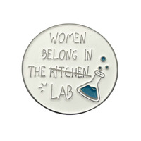 Broches personnalisées en métal émaillé souple ou dur, avec nom de marque, motif papillon, pour revers de veste ou comme badges.