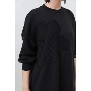 Blusa Túnica Negra para Mujer Puane con Bordado Frontal y Detalles - Elegante Blusa de Manga Larga para Ocasiones Casuales y Especiales - Product Image 2