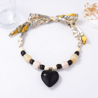 Collier chilien noir minimaliste, style écharpe, collier à pendentif en forme de cœur noir surdimensionné avec perles, collier pour femme à porter tous les jours