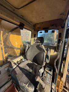 Excavadora de cadenas usada Cat 320B original, de bajo ruido y potencia suficiente, para sitios de excavación medianos y grandes. - Product Image 3