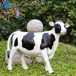 Sculpture de vache laitière réaliste en fibre de verre - Statue d'animal de ferme artistique peinte à la main pour les jardins, la décoration intérieure et comme cadeau pour les amateurs d'art - Product Image 5