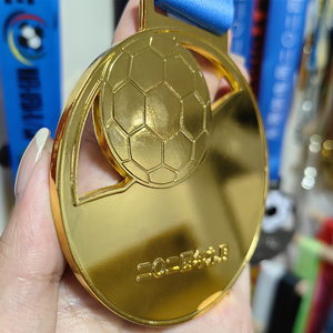 Logo personnalisé Médailles Argent Or Bronze Basketball Sport Football Football Médaille en métal de récompense vierge - Product Image 4