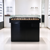 Comptoir îlot en verre noir pour magasin d'optique avec étagères lumineuses pour présentation de lunettes CE ETL
