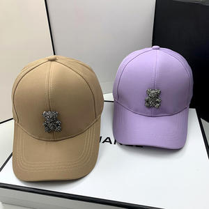 OEM personnalisé de haute qualité casquettes de <span class=keywords><strong>soleil</strong></span> dames nouveau été mode ombre visage petits chapeaux printemps et automne strass ours casquette de baseball - Product Image 3