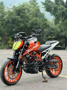 Motocicleta <span class=keywords><strong>Deportiva</strong></span> Ligera KTM1 <span class=keywords><strong>Duke</strong></span> 390: Rendimiento Versátil e Ideal para Paseos Urbanos y de Ocio - Product Image 3