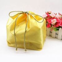 Sac pochette cadeau avec cordon de serrage en satin avec logo personnalisé pour les cheveux, les cils, les perruques, le stockage de bijoux, l'emballage de textiles en velours de qualité
