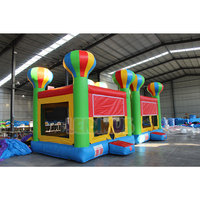 Château gonflable à thème montgolfière pour enfants, idéal pour la location de fêtes et les événements d'anniversaire en extérieur
