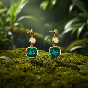 Boucles d'oreilles pendantes tendance en acier inoxydable 316L plaqué or avec cristaux verts - Product Image 3