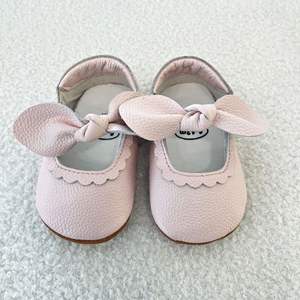 Toptan Özel Bebek Günlük Ayakkabıları Bebekler İçin Fiyonklu Kaymaz Kauçuk Yumuşak Tabanlı Düz PU İlk Adım Ayakkabıları Yenidoğan Fiyonk Süslemeli - Product Image 4