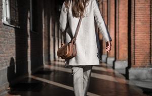 Bolso de hombro de cuero con forma cuadrada para mujer con líneas limpias y bolsillo con cremallera frontal para amantes de la moda minimalista - Product Image 4