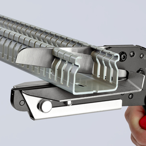 Cisailles à plastique Knipex, lame en acier inoxydable, outil de coupe multi-usages de qualité industrielle pour conduites de câbles - Product Image 1