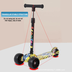 Patinete Plegable de Tres Ruedas para Niños con Altura Ajustable, Luces LED e Iluminación, Juguete Deportivo de Equilibrio - Product Image 3