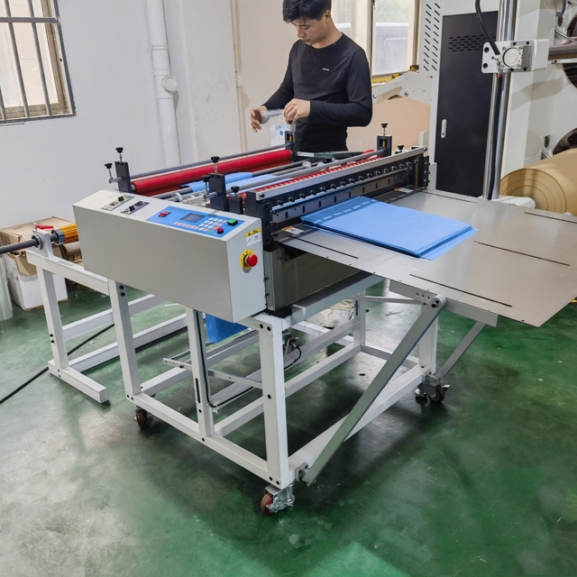 Non Woven Fabric Roll to Sheet Cutting Machine