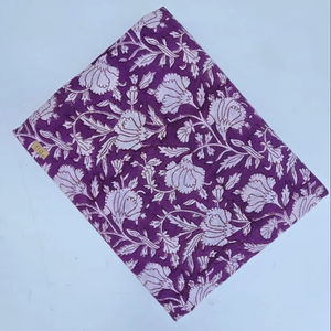 Magnifique tissu indien en coton fait main, imprimé à la main au bloc, motif floral continu, pour robes de filles, chemises, ensembles, vêtements de garçons, et tissus pour canapés. - Product Image 1