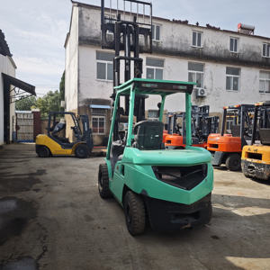 Montacargas Diésel Mitsubishi FD30 de 3 Toneladas, 4.5 Metros, Tres Mástiles, Desplazamiento Lateral, en Buen Estado de Funcionamiento - Product Image 6