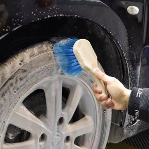 Brosse de nettoyage pour jantes et pneus de voiture, à poils doux en plastique, avec logo personnalisé, manche court, pour le detailing automobile - Product Image 3
