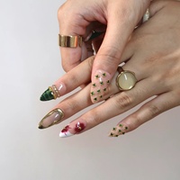 Ongles à presser en acrylique, forme amande, avec pointe française, motif floral, strass et bordure dorée - Logo personnalisable, longueur moyenne, pour usage quotidien et fêtes