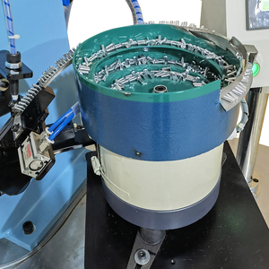 Máquina Remachadora Orbital Neumática Pequeña de Alimentación Automática - Product Image 4