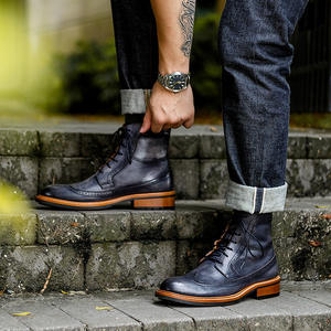 Bottes Chelsea en cuir pour hommes, en cuir de vachette, style formel professionnel, bottes Martin en cuir gravé de style anglais - Product Image 4