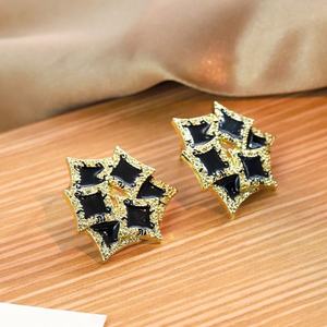 Boucles d'oreilles à clous en alliage à double couche tendance pour femmes, style rétro français, design de luxe haut de gamme avec aiguille en argent - Product Image 5