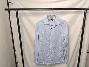 Lot de vêtements d'occasion pour hommes adultes, chemises d'été à col montant 100% coton, tailles mixtes en stock CLEAR PATH - Product Image 2