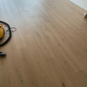 Parquet en bois d'ingénierie à lattes larges, qualité ISO9001, ABCD, anti-moisissure, système clic, brossé, multicouche 18mm pour villa - Product Image 3