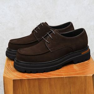 Chaussures habillées de style anglais haut de gamme pour hommes, en cuir brodé gravé, faites à la main, à bout large, idéales pour les mariages et les occasions formelles. - Product Image 1