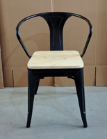 Ensemble de table et chaises de salle à manger en bois, chaises et table Tolix en acier noir pour événements