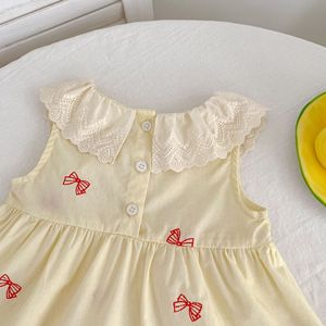 Completo Estivo per Ragazze in Cotone con Top con Colletto in Pizzo, Pantaloni Dritti e Fiocco Ricamato - Product Image 4