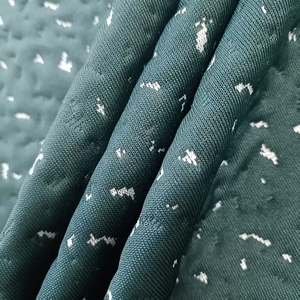 Hoogwaardig zacht luchtlaag polyester met gekreukelde textuur, teal kleurige jacquard gebreide stof met gevlekt patroon voor matrassen - Product Image 4