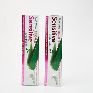 Dentifricio alle Erbe con Formula a Base di Estratti Vegetali, Allevia <span class=keywords><strong>la</strong></span> <span class=keywords><strong>Sensibilità</strong></span> <span class=keywords><strong>dei</strong></span> <span class=keywords><strong>Denti</strong></span> per una Cura Quotidiana Delicata e Protezione Naturale della Salute Orale - Product Image 1