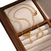 Collier Pendentif Nœud Papillon en Acier Inoxydable avec Zircon, Colliers Tendance pour Femme, Idéal pour le Quotidien, les Rendez-vous et les Mariages