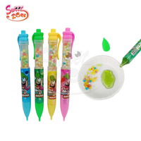 Bâtonnets de bonbons sucrés, confiture fruitée, bonbons perlés colorés et confiture liquide en gelée
