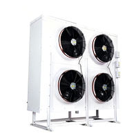 Radiateur de condensation à ailettes en cuivre avec cadre vertical blanc et quatre ventilateurs axiaux pour entrepôts frigorifiques à températures moyennes et basses