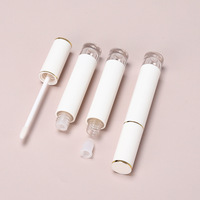 Tubes de correcteur blancs ronds personnalisés de 3 ml avec accents dorés, tubes de gloss à lèvres