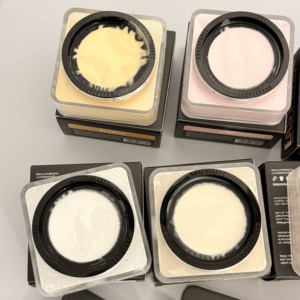 <span class=keywords><strong>Polvo</strong></span> Suelto Fijador de Maquillaje de Alta Calidad <span class=keywords><strong>Marca</strong></span> HU, Monocromático, Fácil de Aplicar, Resistente al Agua, Control de Grasa, Acabado Mate - Product Image 4