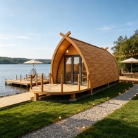 Casa Modular Prefabricada con Techo Curvo, Aislada Térmicamente, con Ventanas Laterales, para Campamentos Forestales y Turismo