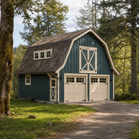 Petit hangar agricole vert avec toit à pignon, deux portes de garage, une porte de grenier et accès forestier