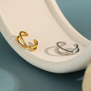 Nuovi Orecchini alla Moda in Argento Sterling 925, Design Unico a Forma di X Intrecciata, Senza Piercing, per Donne EA558 - Product Image 1