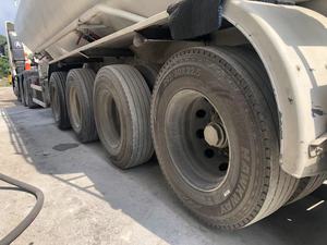 Neumático Neumático Sin Cámara TBR HLS1 9.5R17.5 de Alta Calidad para Neumáticos de Dirección - Product Image 4