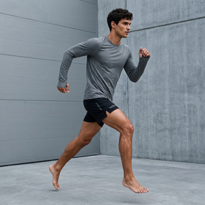 Shorts de sport en tissu lisse pour hommes, évacuation de l'humidité, séchage rapide, coupe décontractée, taille élastique avec cordon de serrage interne - Product Image 1