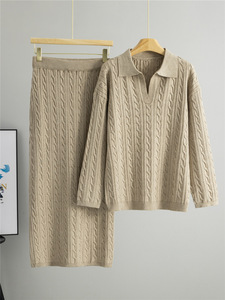 Completo in Maglia Taglia Unica per Donna, Elegante e Giovanile Stile Primaverile, Maglione a Collo Alto con Lavorazione a Trecce e Gonna Abbinata - Product Image 1