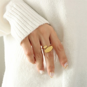 Anillo de Dedo Ajustable de Acero Inoxidable con Baño de Oro, Popular en Instagram - Product Image 4