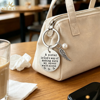 Elegante Portachiavi in Acciaio Inossidabile con Citazione per Sorella, Charm con Ala d'Angelo e Perla, Regalo Ispirazionale per Sorella