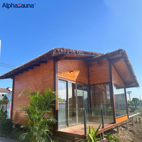 Cabane de plage préfabriquée en bois de style traditionnel, écologique et prête à l'emploi, idéale pour les complexes hôteliers ou les cottages, avec abri pour voiture