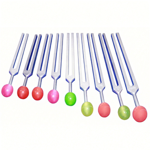Juego de diapasones Solfeggio de 9 piezas con extremos de bola de goma de colores para sanación y terapia de sonido. - Product Image 1