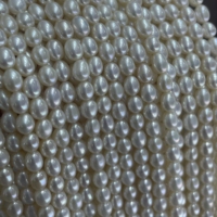 Perles de riz d'eau douce naturelles 4-5mm pour la fabrication de colliers et de bijoux.