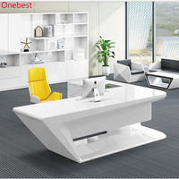 Bureau de patron ergonomique en pierre artificielle de luxe au design italien pour salle Leader